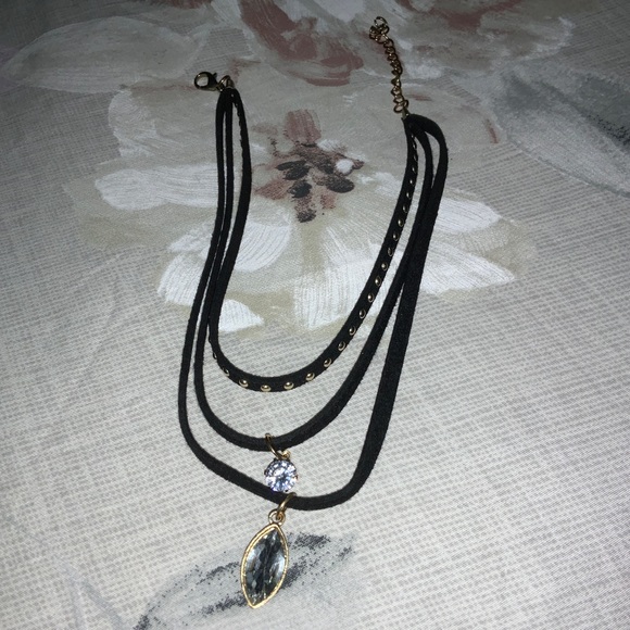 NEW! Three-Layered Stud Pendant Choker - Picture 3 of 10